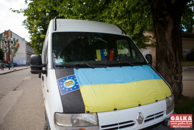 Все частіше у місті можна побачити патріотичні авто (Фото) — фото 2