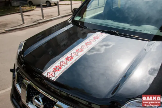 Все частіше у місті можна побачити патріотичні авто (Фото) — фото 3