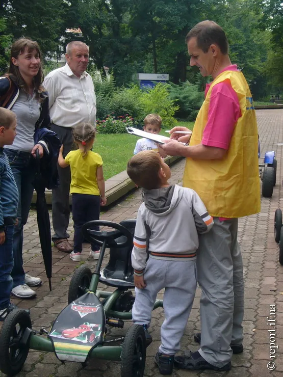 Для дітей влаштували перегони на веломобілях (Фоторепортаж) — фото 1
