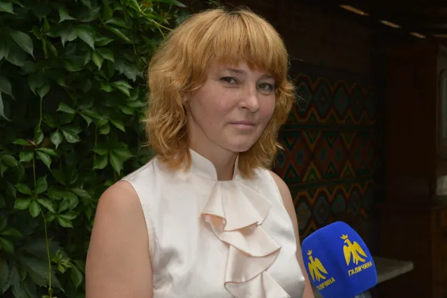 «Свій за свого» продають дитячі малюнки. За виручені кошти придбають речі першої необхідності для військових (Фоторепортаж) — фото 1