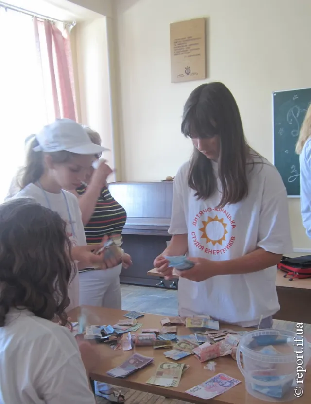 «Фонд добрих людей» скандалив з дітьми, які збирали гроші для військових (Фоторепортаж) — фото 5