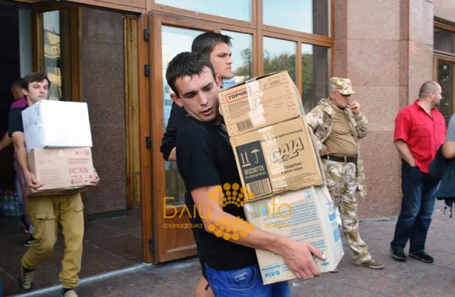 Представники Івано-Франківської самооборони вкотре вирушили з допомогою на схід (Фоторепортаж) — фото 2
