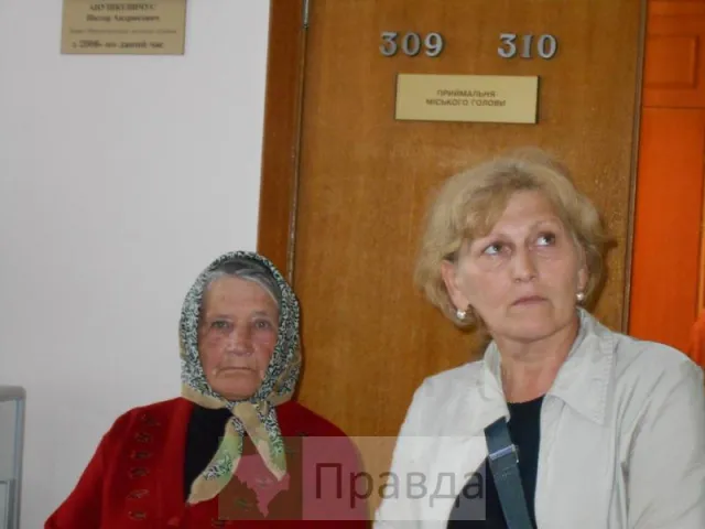 Дружини і матері військовозобов’язаних села Хриплин заявили, що не відпустять своїх чоловіків воювати (Фото) — фото 1