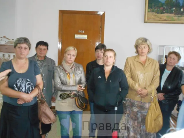 Дружини і матері військовозобов’язаних села Хриплин заявили, що не відпустять своїх чоловіків воювати (Фото) — фото 2