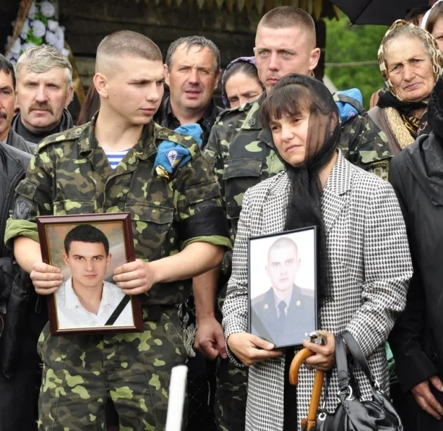 У селі Вороненко поховали бійця АТО 23-річного Павла Ільчука (Фоторепортаж) — фото 1