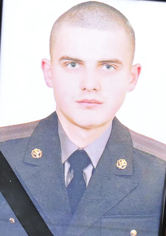 У селі Вороненко поховали бійця АТО 23-річного Павла Ільчука (Фоторепортаж) — фото 3