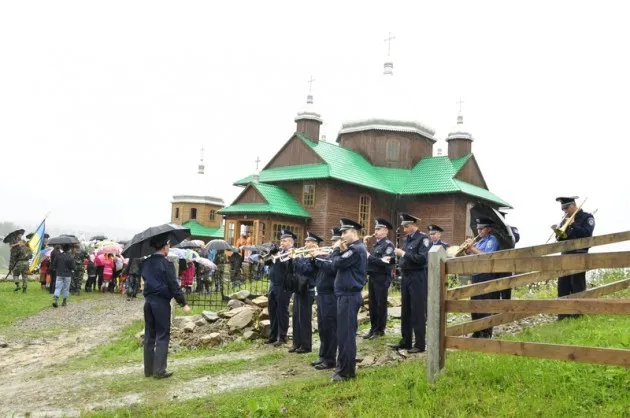 У селі Вороненко поховали бійця АТО 23-річного Павла Ільчука (Фоторепортаж) — фото 6