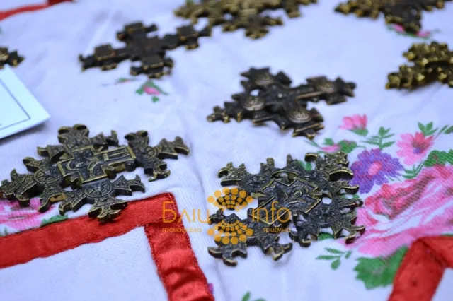 Благодійники продали більше 120 гуцульських зґард для допомоги військовим (Фоторепортаж) — фото 4