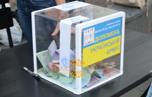 На Вічевому майдані пройшов благодійний концерт «Допоможи армії - врятуй Україну!» (Фоторепортаж) — фото 1