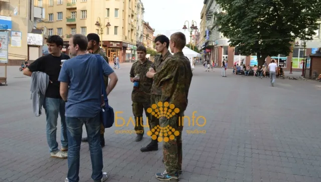 На Вічевому майдані пройшов благодійний концерт «Допоможи армії - врятуй Україну!» (Фоторепортаж) — фото 5