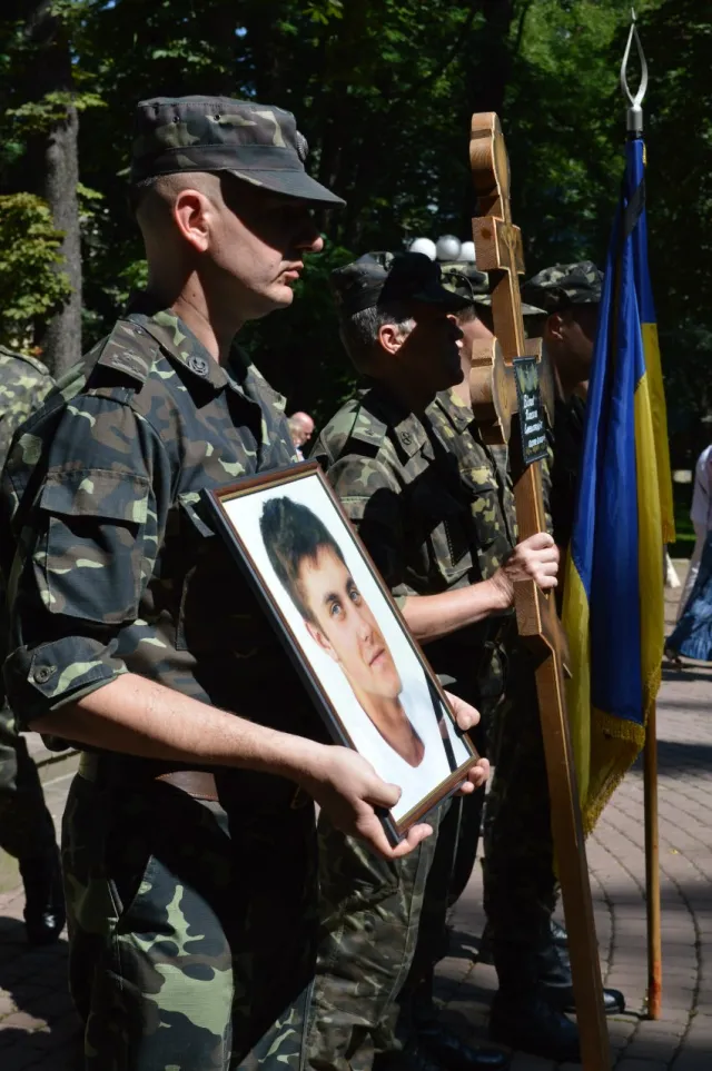 В Івано-Франківську поховали загиблого бійця батальйону «Айдар» Василя Білика (Фоторепортаж) + (Відео) — фото 2