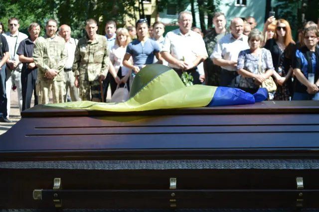 В Івано-Франківську поховали загиблого бійця батальйону «Айдар» Василя Білика (Фоторепортаж) + (Відео) — фото 3