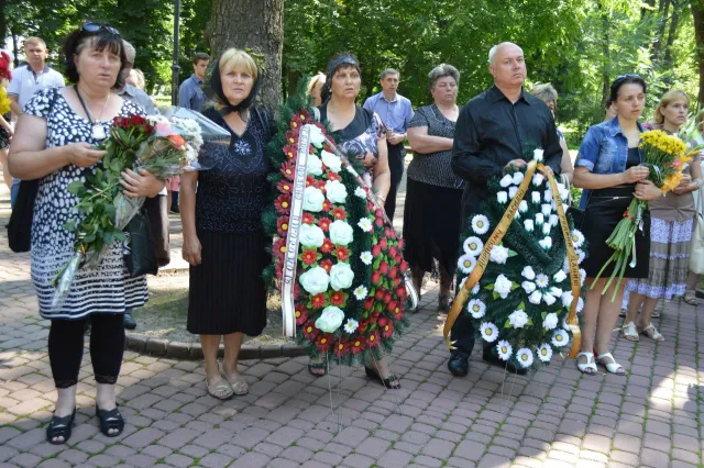 В Івано-Франківську поховали загиблого бійця батальйону «Айдар» Василя Білика (Фоторепортаж) + (Відео) — фото 5