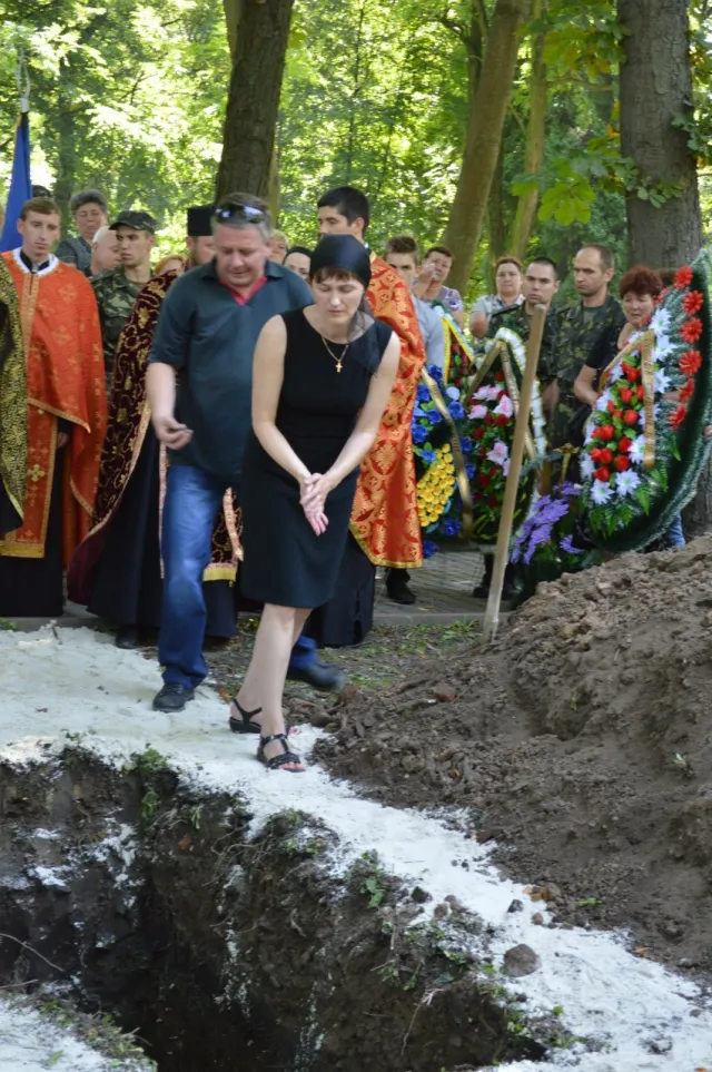 В Івано-Франківську поховали загиблого бійця батальйону «Айдар» Василя Білика (Фоторепортаж) + (Відео) — фото 8