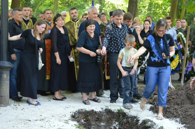 В Івано-Франківську поховали загиблого бійця батальйону «Айдар» Василя Білика (Фоторепортаж) + (Відео) — фото 9