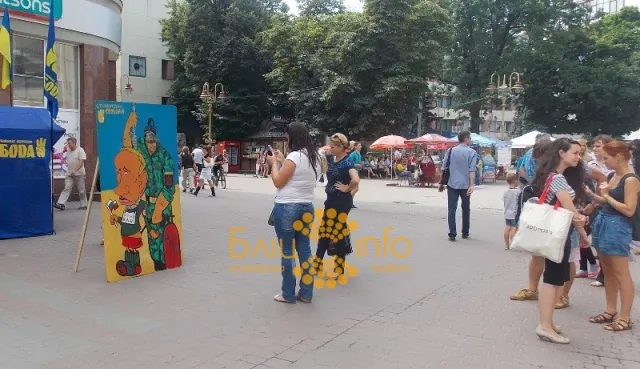 В Івано-Франківську насміхаються з Путіна (Фото) — фото 1