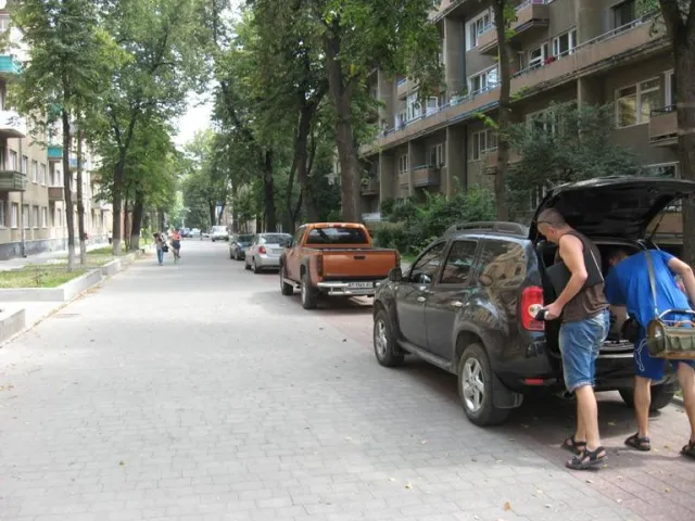 Сьогодні на вулиці Шевченка почали розбирати не так давно встановлену бруківку (Фоторепортаж) — фото 4