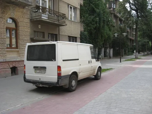 Сьогодні на вулиці Шевченка почали розбирати не так давно встановлену бруківку (Фоторепортаж) — фото 6