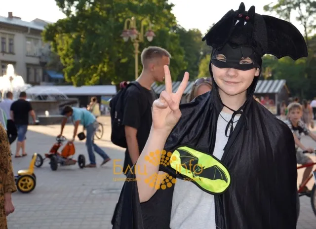 На «стометрівці» відбувся унікальний костюмований забіг (Фоторепортаж) — фото 5