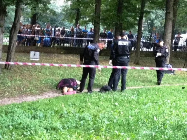 Поблизу стадіону «Рух» чоловік застрелив жінку і сам спробував покінчити життя самогубством (Фото) — фото 2