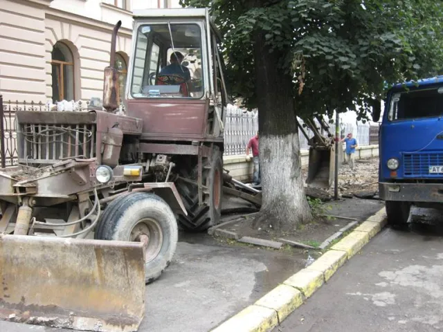 Схоже на частині вулиці Шевченка таки буде кавалок пристойного тротуару (Фото) — фото 2
