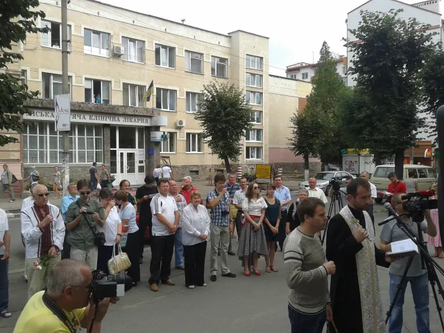 У Франківську відкрили анотаційну дошку легенді прикарпатського футболу – Мирославу Думанському (Фото) — фото 3