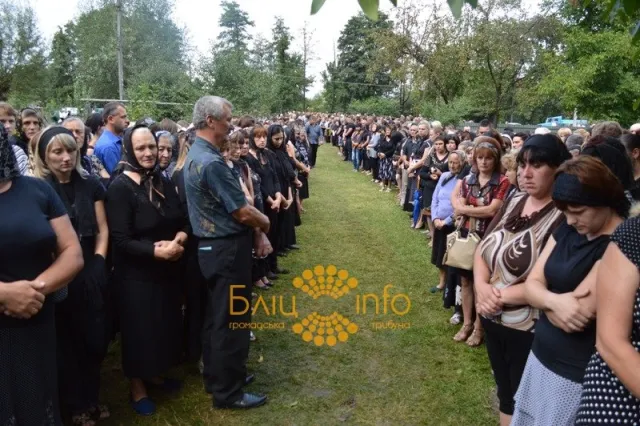 На Прикарпатті попрощалися із загиблим в зоні АТО бійцем Володимиром Данилюком (Фоторепортаж) — фото 2