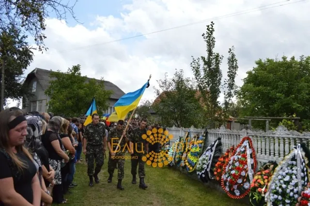 На Прикарпатті попрощалися із загиблим в зоні АТО бійцем Володимиром Данилюком (Фоторепортаж) — фото 4