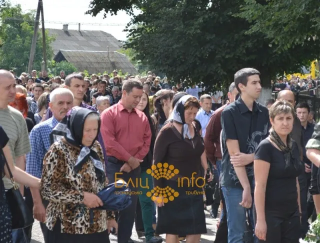 На Прикарпатті попрощалися із загиблим в зоні АТО бійцем Володимиром Данилюком (Фоторепортаж) — фото 7