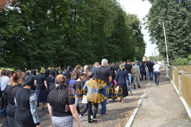 На Прикарпатті попрощалися із загиблим в зоні АТО бійцем Володимиром Данилюком (Фоторепортаж) — фото 8