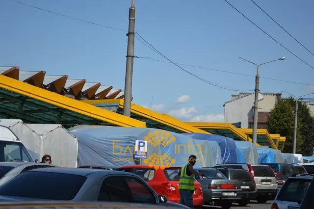 В місті орудують шахраї, які незаконно збирають кошти за паркування автотранспорту (Фото) — фото 3