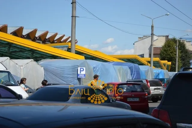 В місті орудують шахраї, які незаконно збирають кошти за паркування автотранспорту (Фото) — фото 4