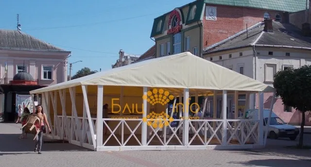 В місті продовжують «рости» незаконні літні майданчики (Фото) — фото 3
