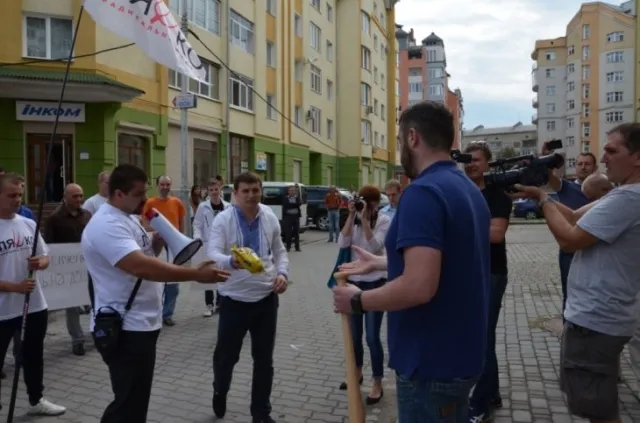 Прихильники Ляшка пікетували приймальню Олександра Шевченка (Фото) + (Відео) — фото 2