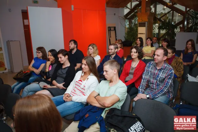 Франківцям представили книжку Крістіни Бердинських «Єлюди. Теплі історії з майдану» (Фоторепортаж) — фото 4