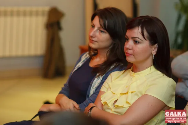 Франківцям представили книжку Крістіни Бердинських «Єлюди. Теплі історії з майдану» (Фоторепортаж) — фото 6
