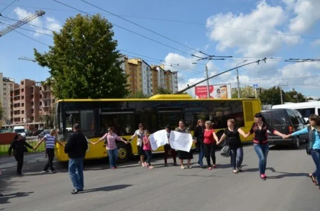 Жінок, які перекрили головну дорогу, «охрестили» сепаратистами (Фоторепортаж) + (Відео) — фото 3
