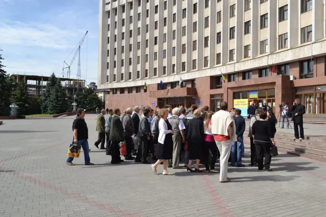 Рейдерське захоплення Івано-Франківського локомотиворемонтного заводу (Відео) — фото 1