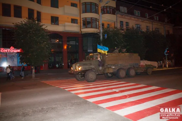 Колона бійців 5-ого батальйону проїхала вулицею Незалежності у супроводі ДАІ (Фоторепортаж) — фото 2