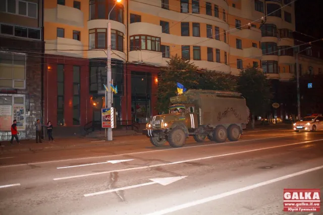 Колона бійців 5-ого батальйону проїхала вулицею Незалежності у супроводі ДАІ (Фоторепортаж) — фото 4