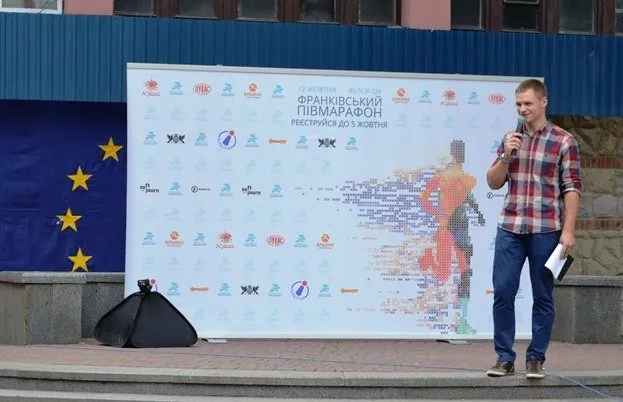 В центрі міста пройшла «наймасштабніша спортивна фотосесія» (Фото) — фото 1