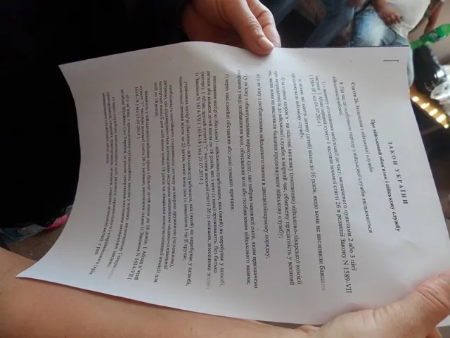 Матері та дружини військовослужбовців 5 батальйону Прикарпаття пікетували ОДА (Фоторепортаж) — фото 4