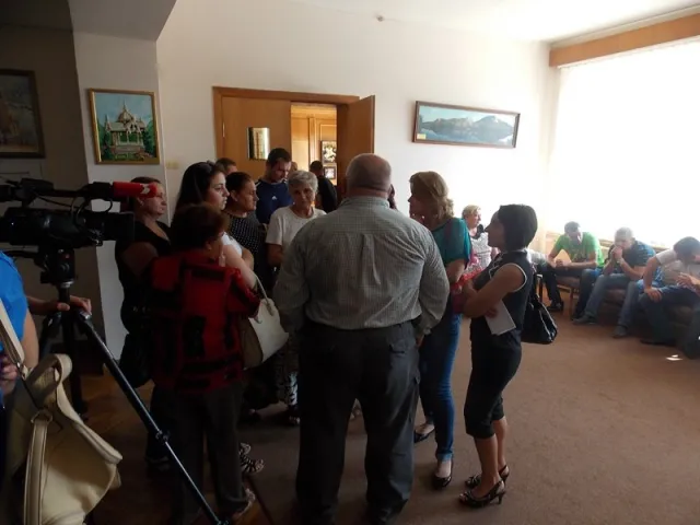 Матері та дружини військовослужбовців 5 батальйону Прикарпаття пікетували ОДА (Фоторепортаж) — фото 5