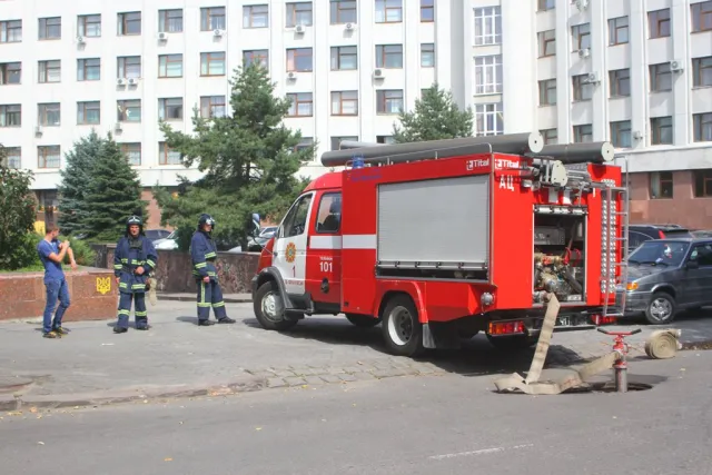 В Івано-Франківській ОДА не знайшли вибухівки (Фото) — фото 2
