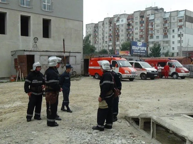 Рятувальники зняли тіло чоловіка з баштового крана (Фото) — фото 1
