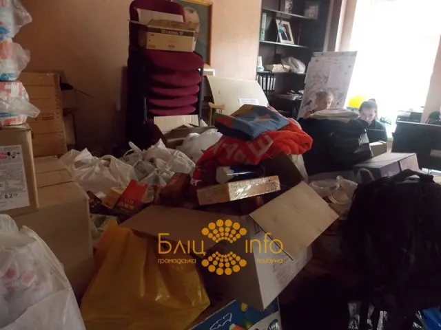 Волонтери продовжують збирати допомогу бійцям на схід (Фоторепортаж) — фото 3