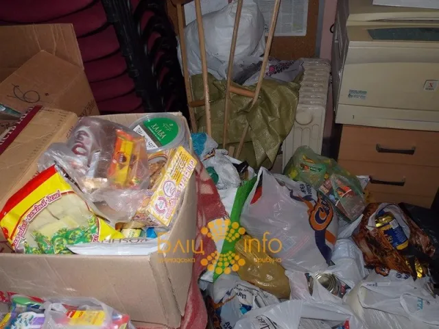 Волонтери продовжують збирати допомогу бійцям на схід (Фоторепортаж) — фото 7