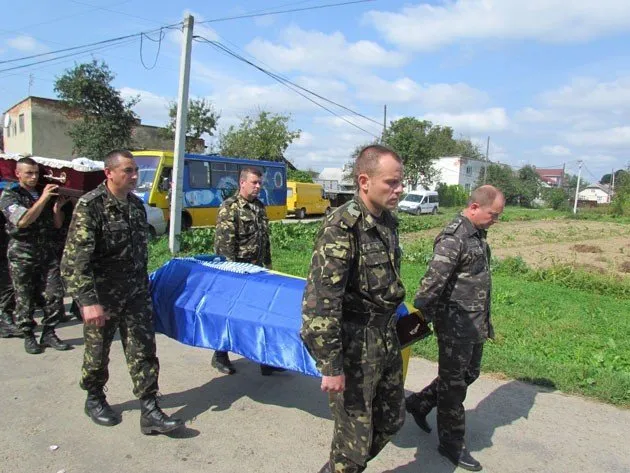 В останню путь провели 19-річного бійця ВДВ Павла Ліщинського (Фоторепортаж) — фото 2