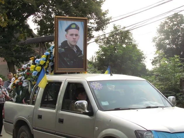В останню путь провели 19-річного бійця ВДВ Павла Ліщинського (Фоторепортаж) — фото 5