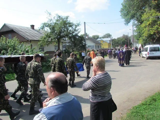 В останню путь провели 19-річного бійця ВДВ Павла Ліщинського (Фоторепортаж) — фото 6